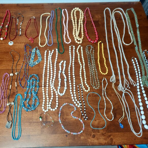 Lot of *Costume Necklaces ~ Unique and Vintage Pieces ~ Excellent Condition - Picture 2 of 10